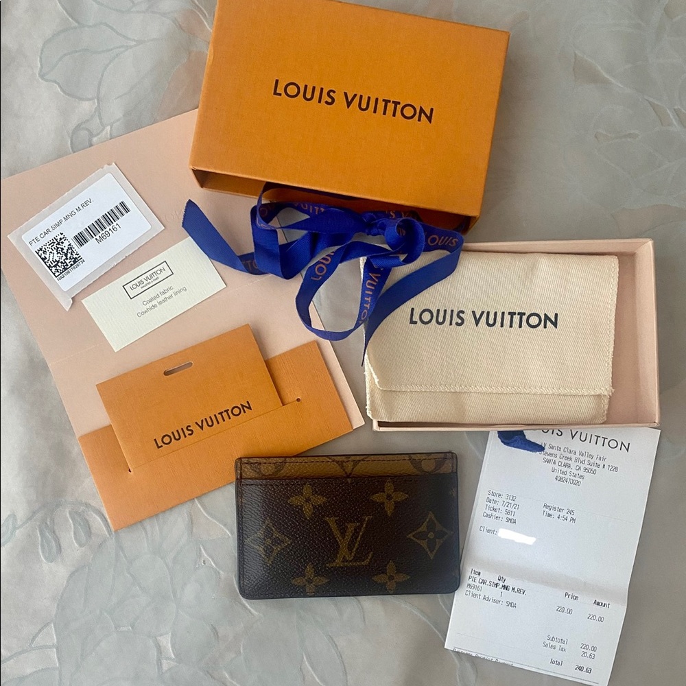 *AUTHENTIC* Louis Vuitton Card Holder